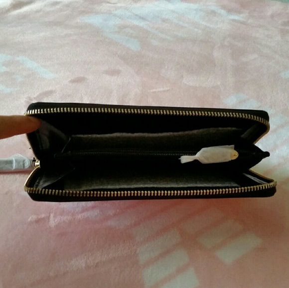 NEW! VS Signature Stripe Zip Wallet - Picture 6 of 7